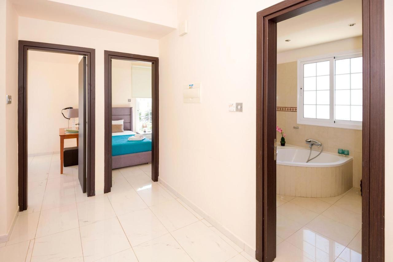 Villa Oceania - Beachfront Paralimni Luaran gambar