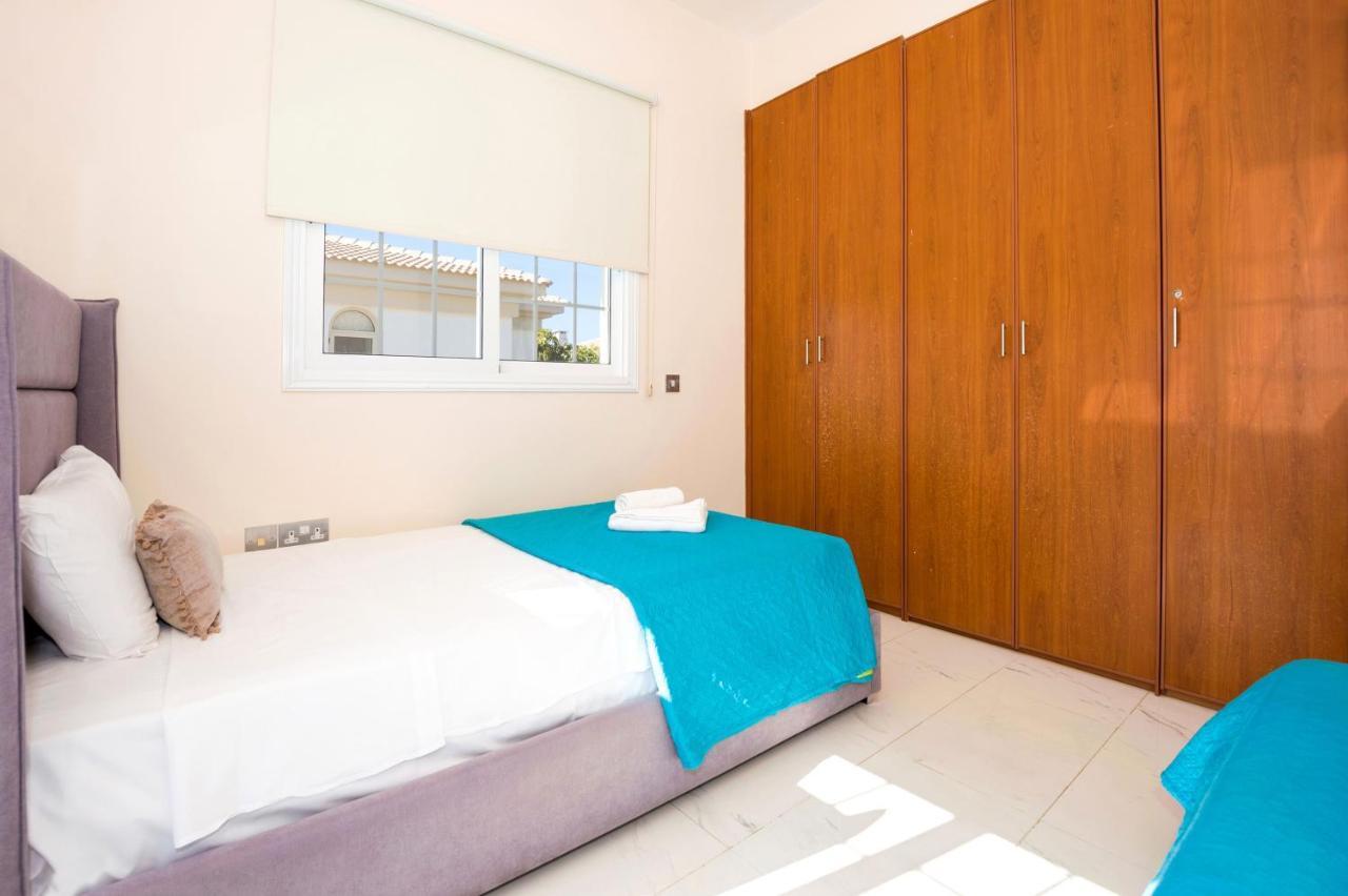 Villa Oceania - Beachfront Paralimni Luaran gambar