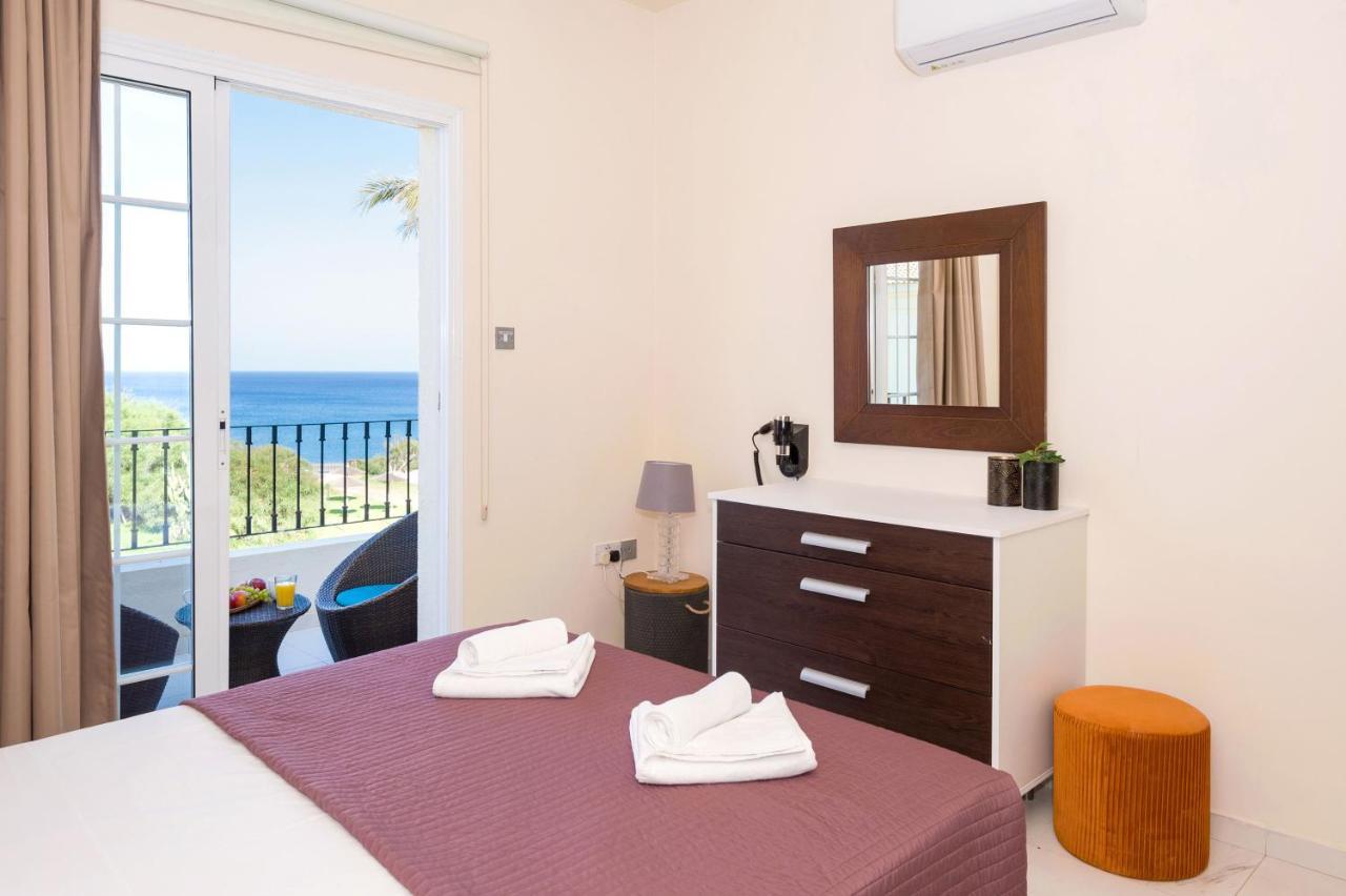 Villa Oceania - Beachfront Paralimni Luaran gambar