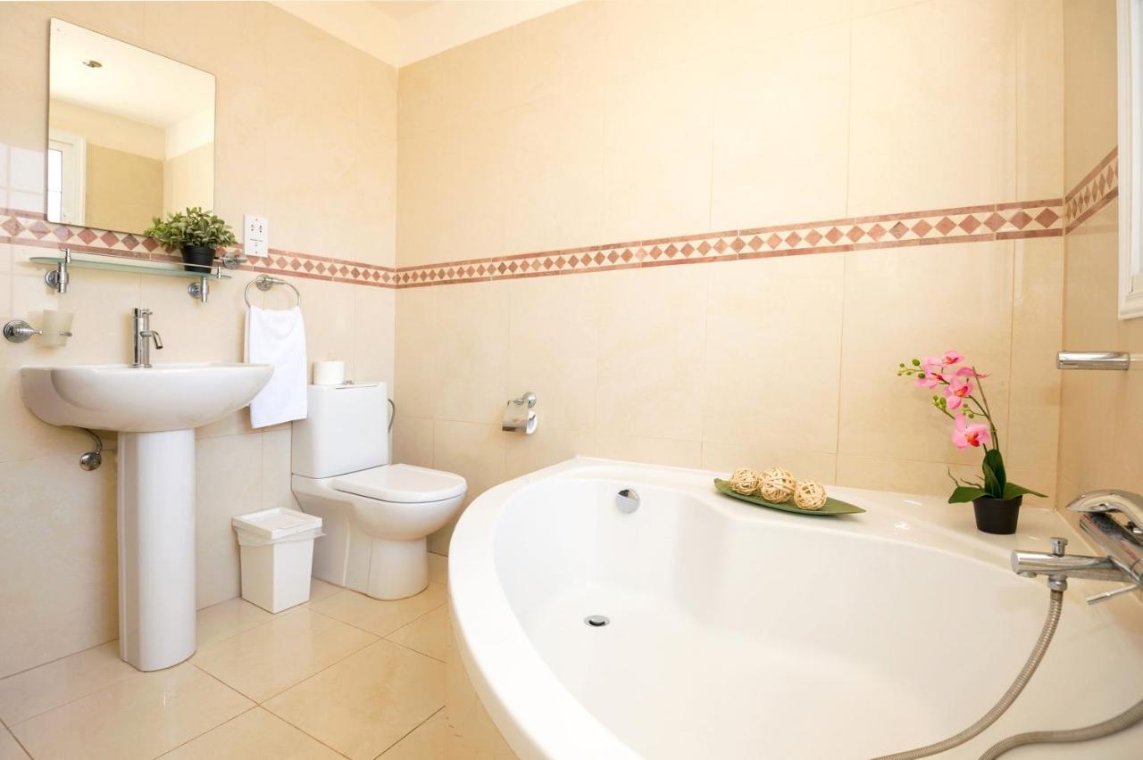 Villa Oceania - Beachfront Paralimni Luaran gambar
