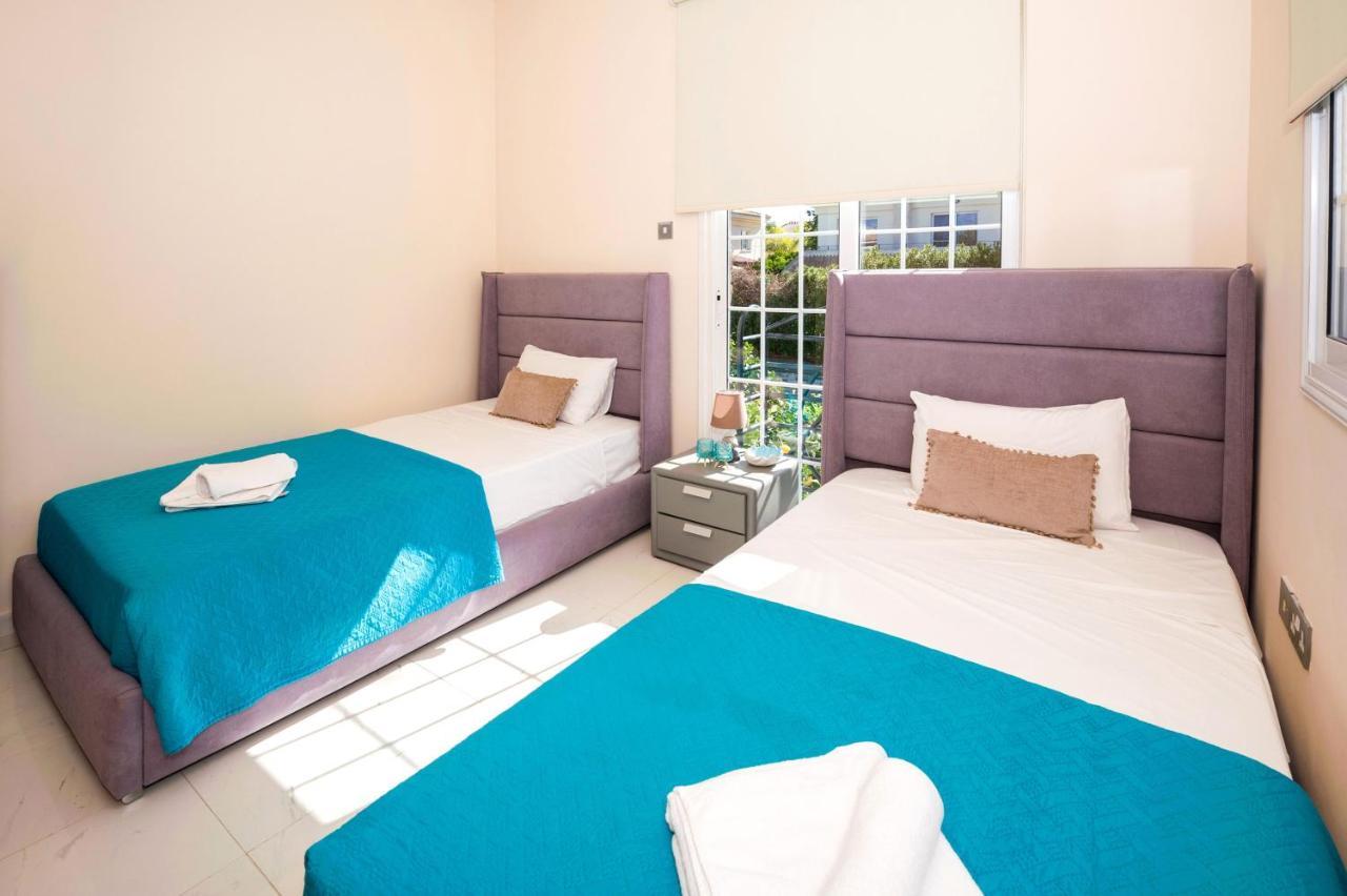 Villa Oceania - Beachfront Paralimni Luaran gambar