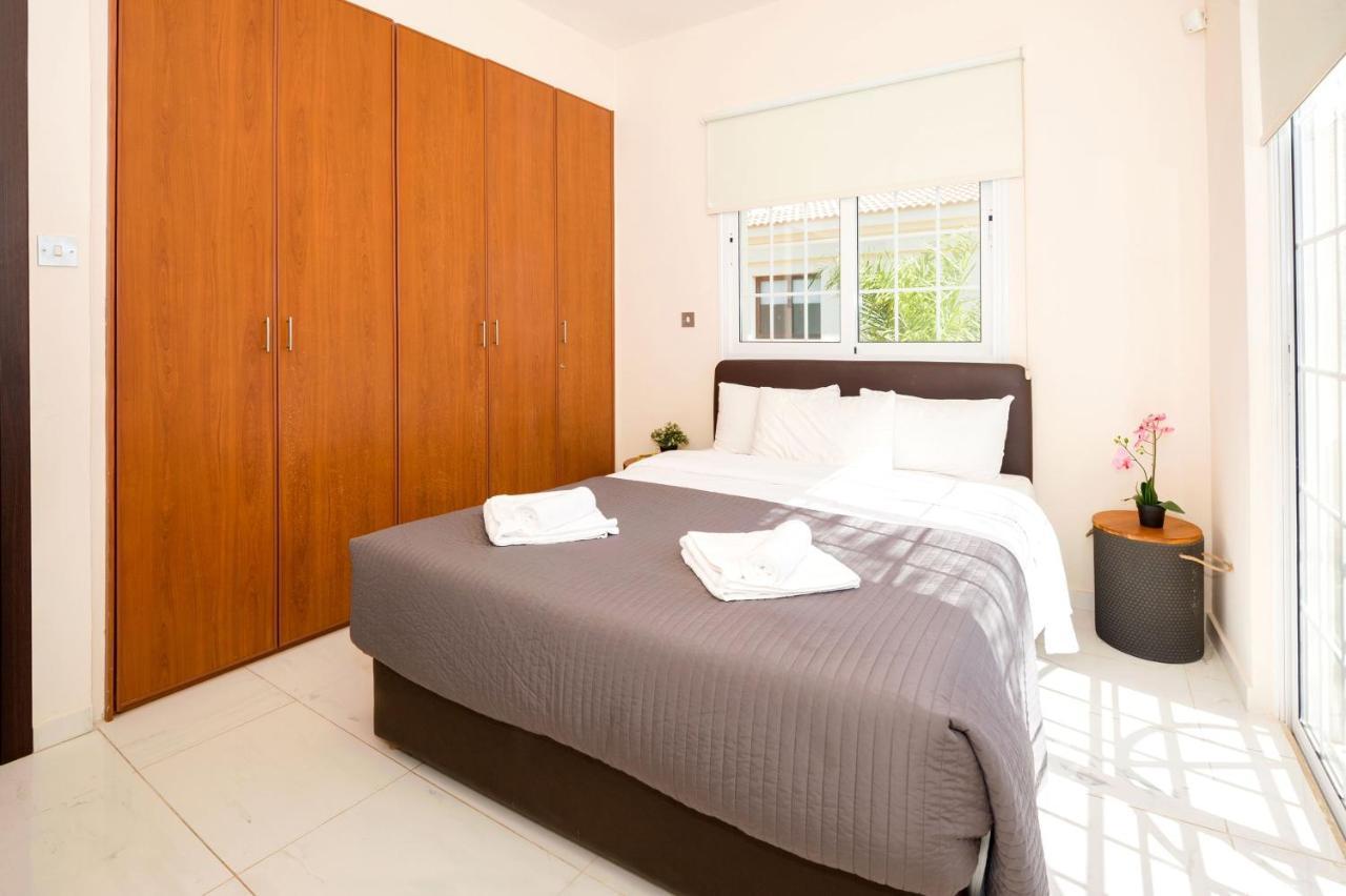 Villa Oceania - Beachfront Paralimni Luaran gambar