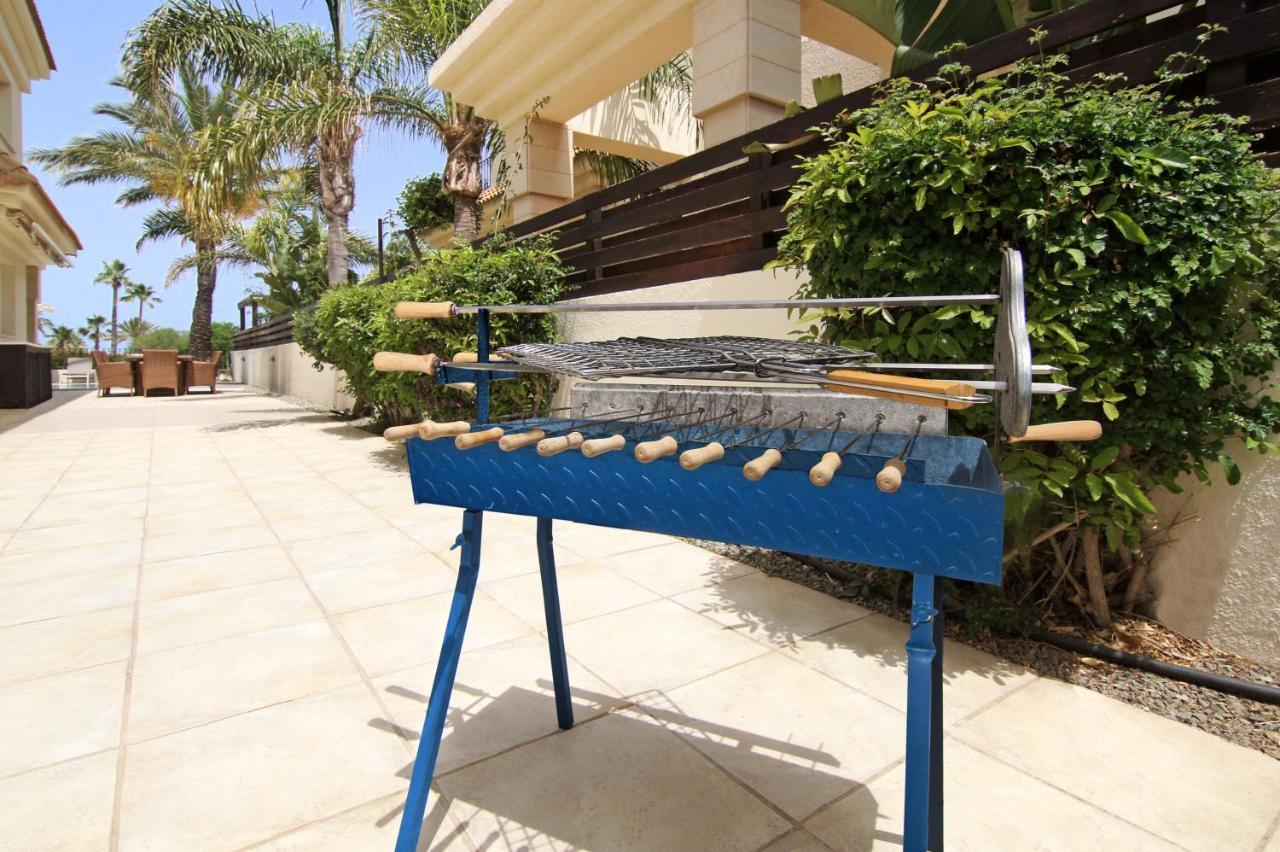 Villa Oceania - Beachfront Paralimni Luaran gambar