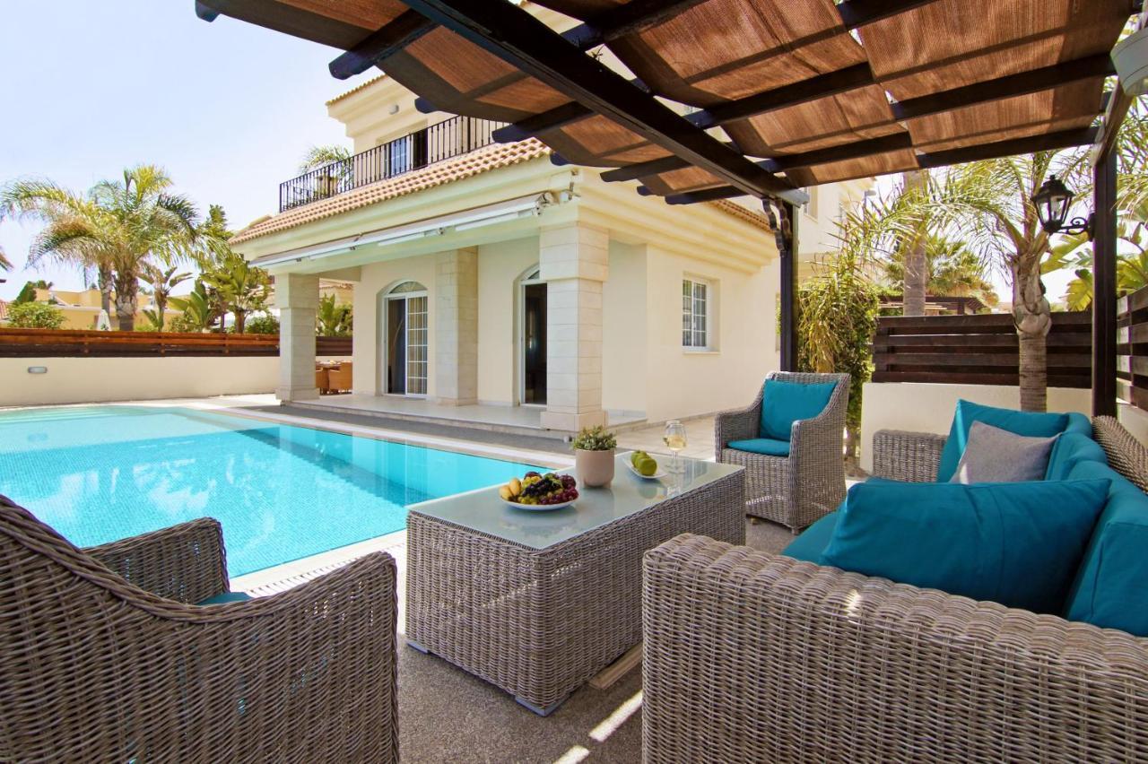 Villa Oceania - Beachfront Paralimni Luaran gambar