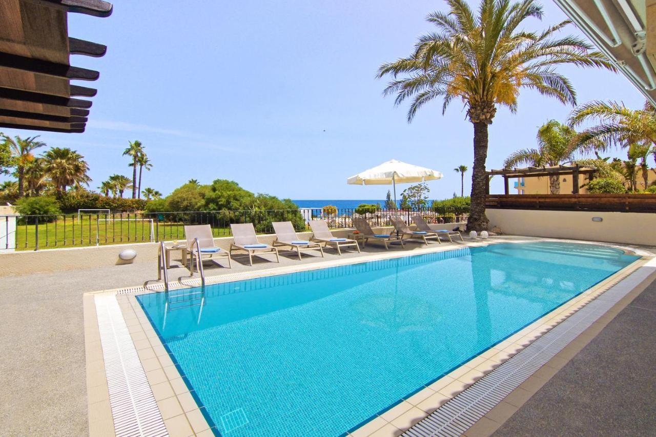 Villa Oceania - Beachfront Paralimni Luaran gambar