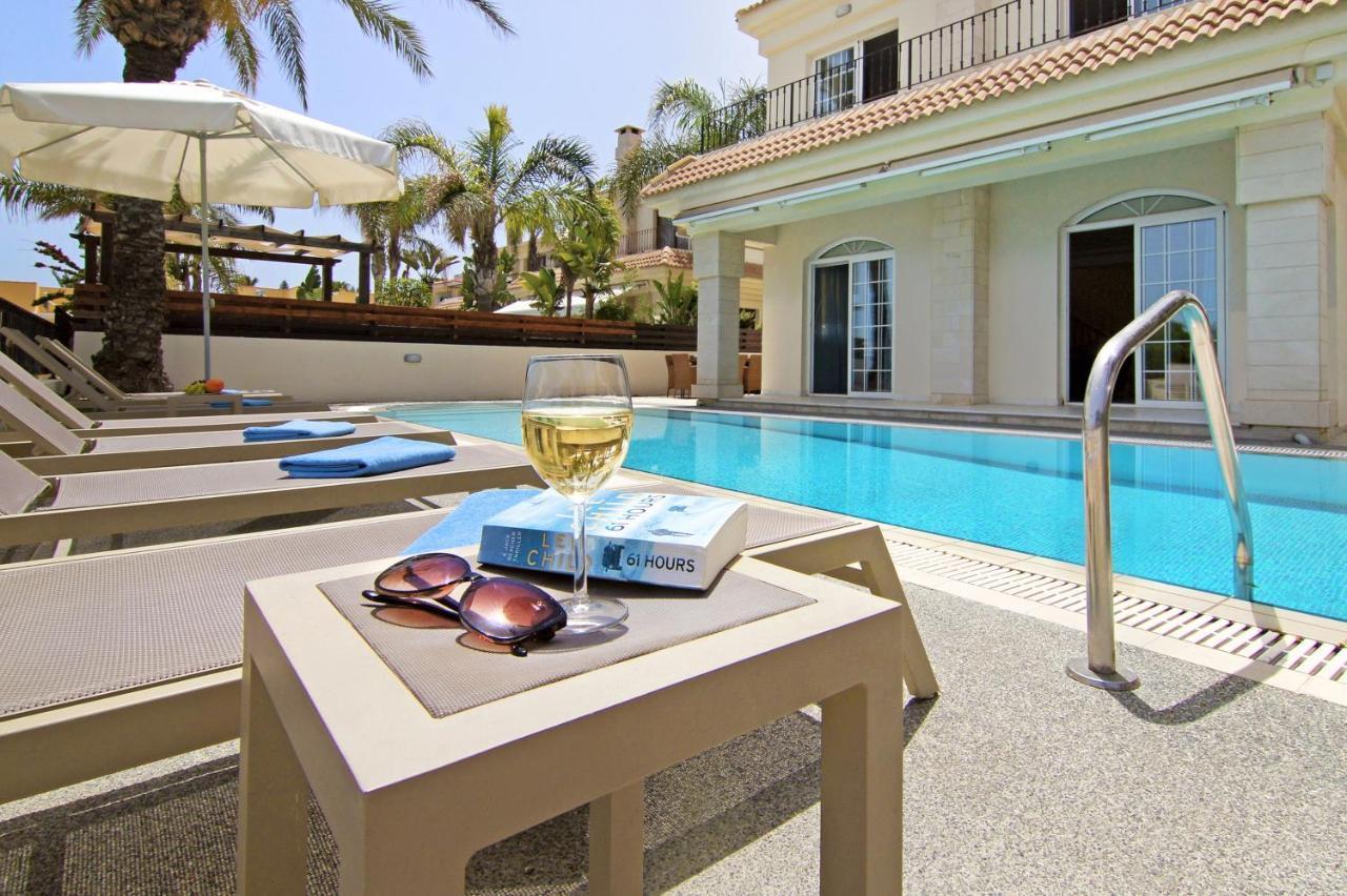 Villa Oceania - Beachfront Paralimni Luaran gambar