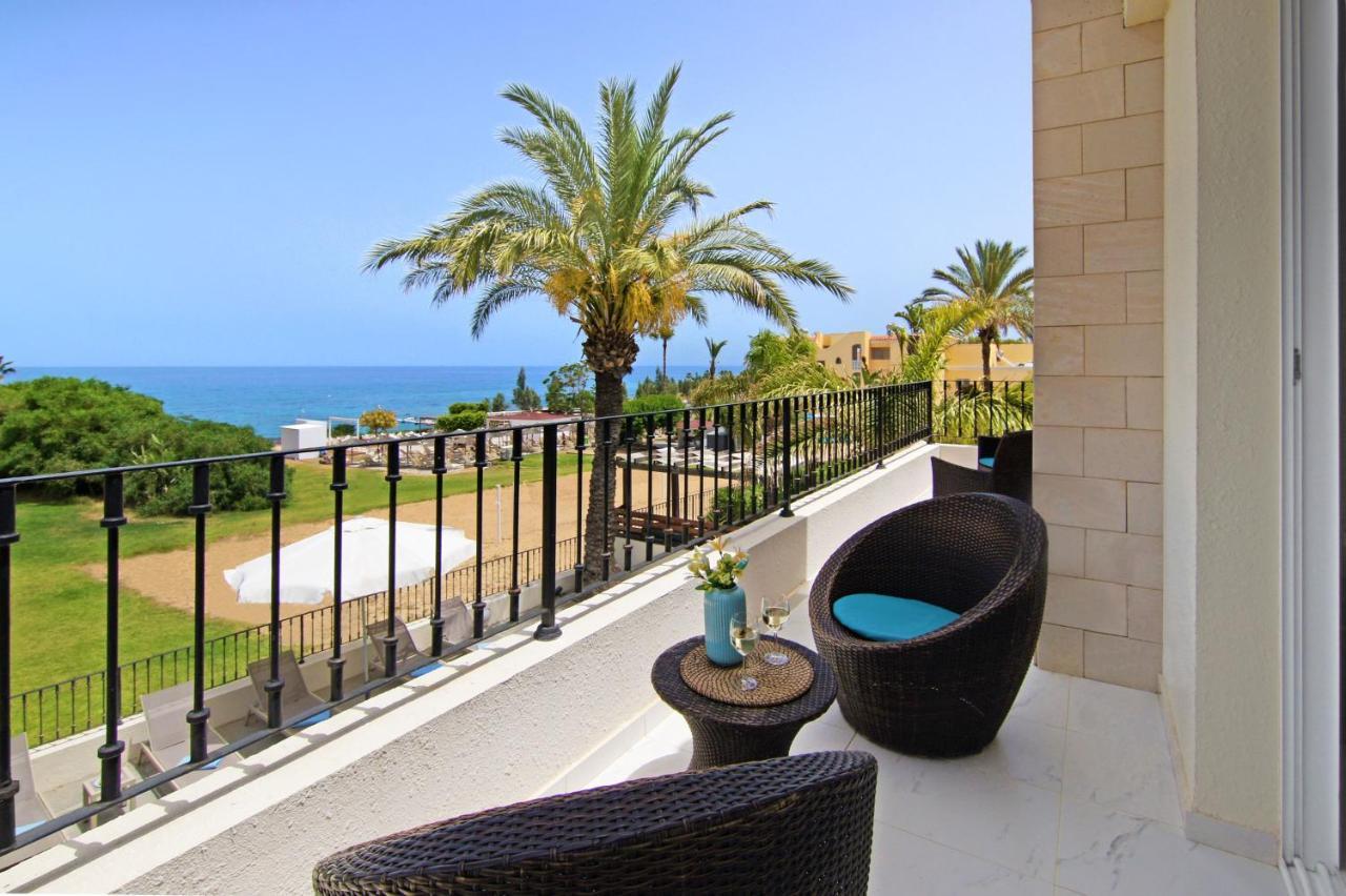 Villa Oceania - Beachfront Paralimni Luaran gambar