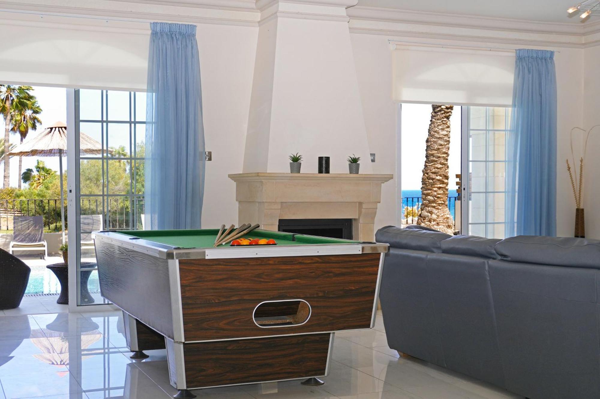 Villa Oceania - Beachfront Paralimni Luaran gambar